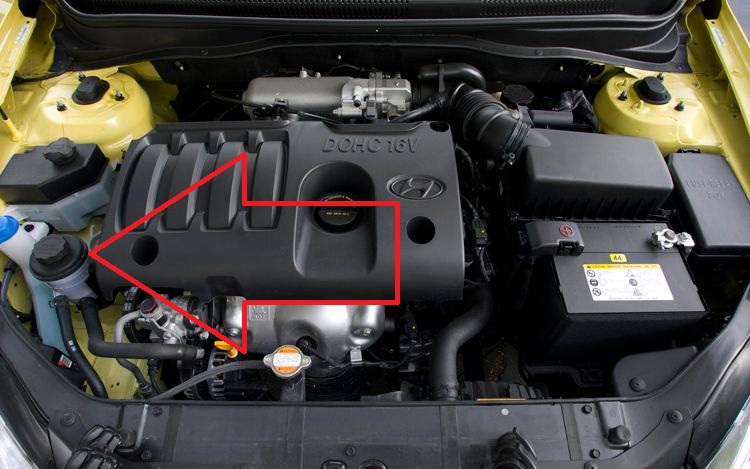 Расположение бачка гидроусилителя руля на автомобиле Hyundai Accent MC
