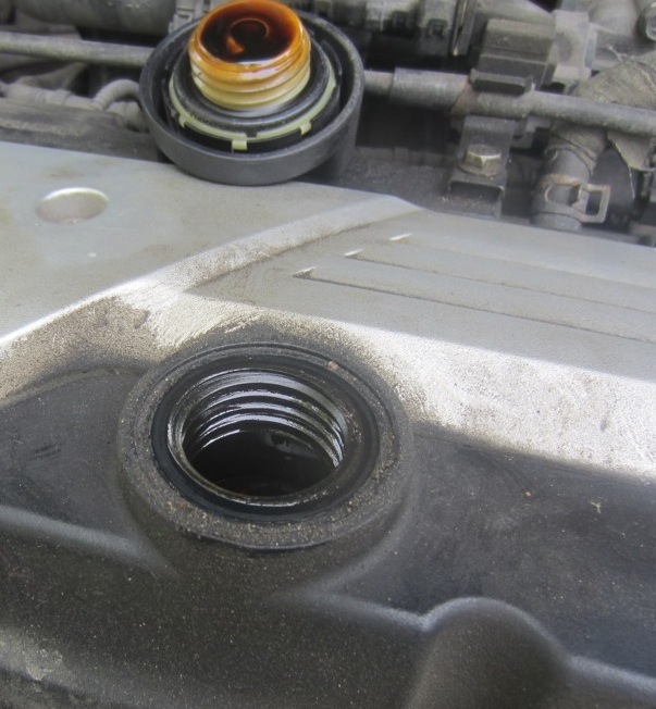 Пробка маслозаливной горловины двигателя на автомобиле Hyundai Accent MC