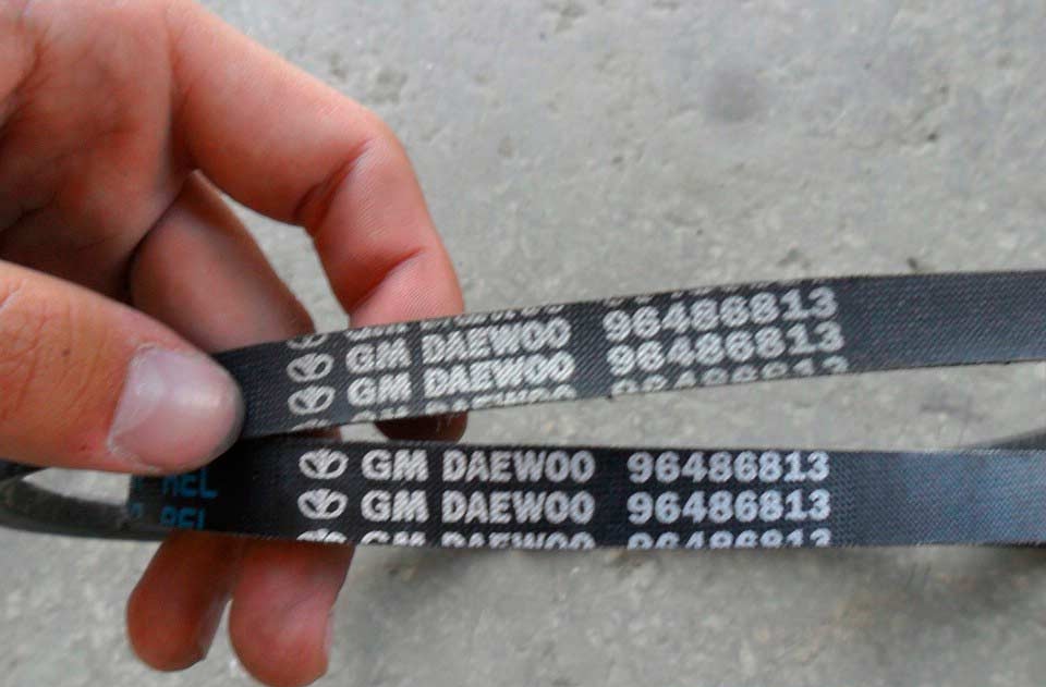Снятый ремень привода компрессора кондиционера Daewoo Nexia N150