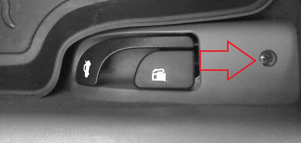 Расположение крепления кожуха рычагов открывания багажника и бензобака на автомобиле Hyundai Accent MC