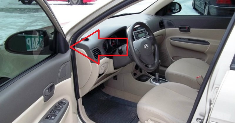 Расположение уголка наружного зеркала на автомобиле Hyundai Accent MC