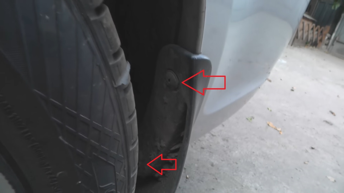 Расположение крепления брызговика к заднему бамперу на автомобиле Hyundai Accent MC