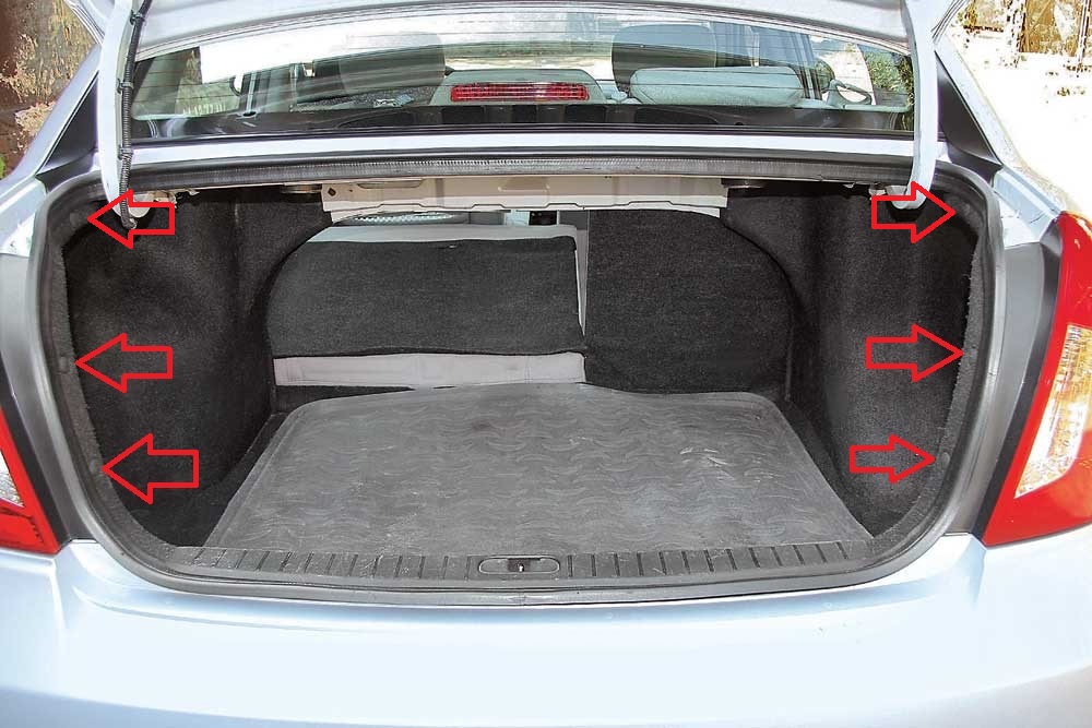 Расположение боковых пистонов обшивки багажника на автомобиле Hyundai Accent MC