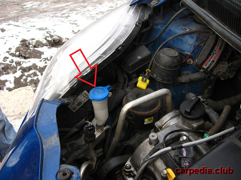 Крышка на горловине бачка омывателя ветрового стекла Toyota Yaris II
