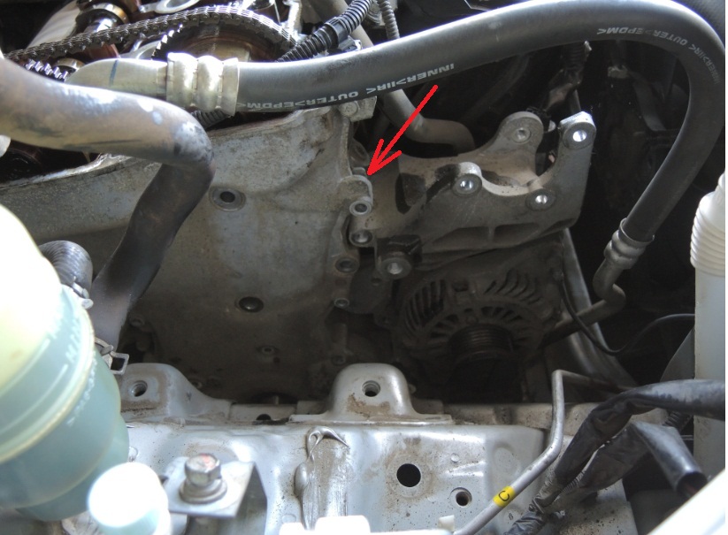 Размещение паза на выступе крышки цепи привода ГРМ двигателя 4B12 Mitsubishi Outlander XL