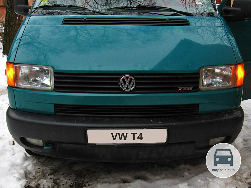 Включенные лампы передних указателей поворотов Volkswagen Transporter T4