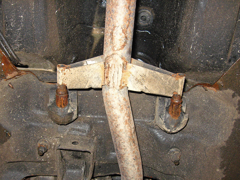 Крепления центральной части выхлопной трубы Peugeot 207