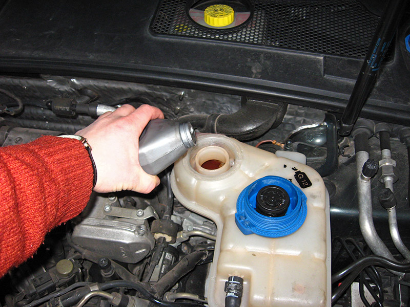 Залить охлаждающую жидкость на Audi A6 4F/C6 2004-2011