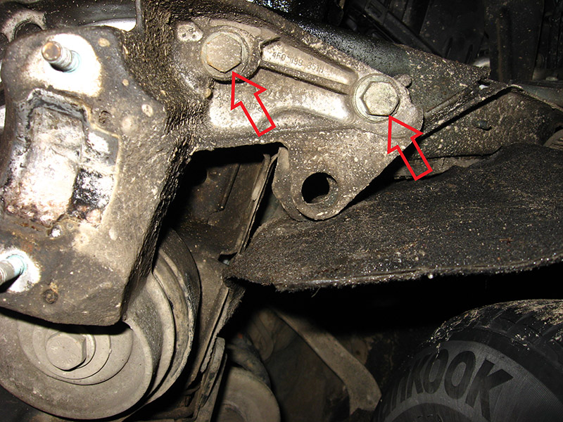 Крепления кронштейна двигателя к лонжерону на Audi A6 4F/C6 2004-2011