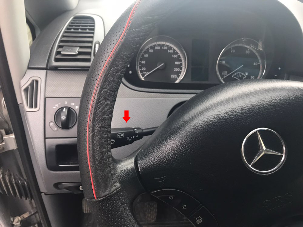 Расположение рычага дальнего света на автомобиле Mercedes-Benz Vito W639