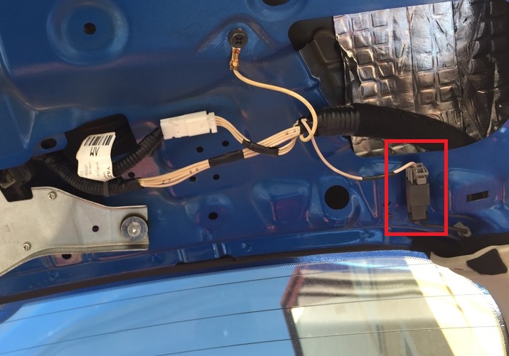 Снятие у установка двери багажника Nissan Note 2004 - 2012