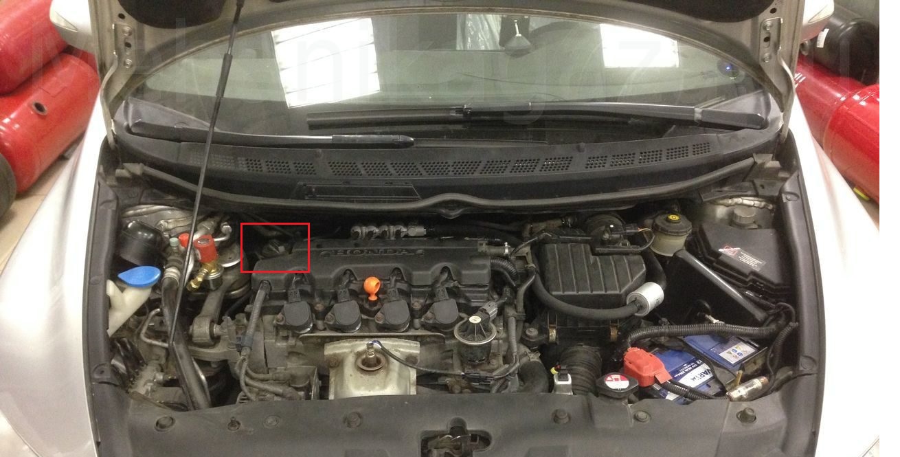 Проверка уровня и доливка моторного масла Honda Civic 2005 - 2011