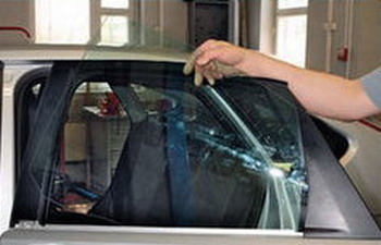 Снятие стекла с задней двери автомобиля Ford Focus 2