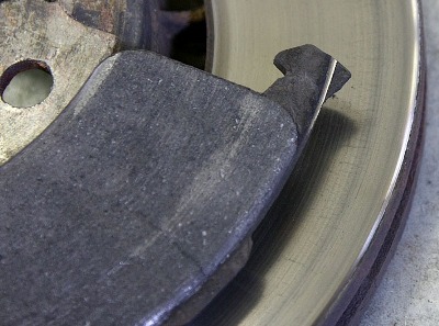 Тормозной диск со снятым на токарном станке бортиком в Лада Гранта (ВАЗ 2190)