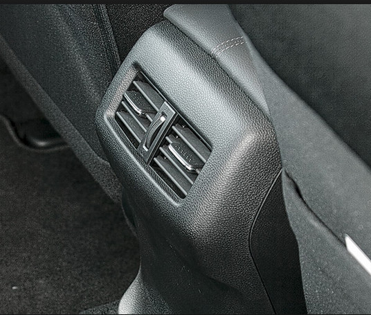 Задние вентиляционные дефлекторы на Toyota Camry