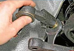 Отворачивание наружного наконечника рулевой тяги Лада Гранта (ВАЗ 2190)