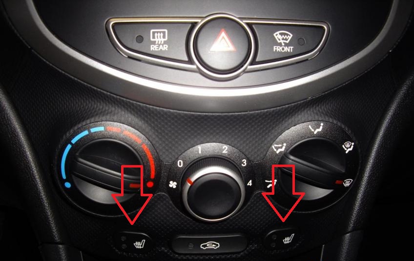 Расположение кнопок включения обогрева сидений на автомобиле Hyundai Solaris