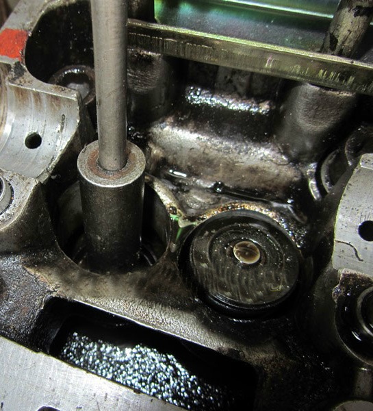 Запрессовка маслосъемного колпачка втулки клапана ГРМ двигателя ВАЗ-21126 Лада Гранта (ВАЗ 2190)