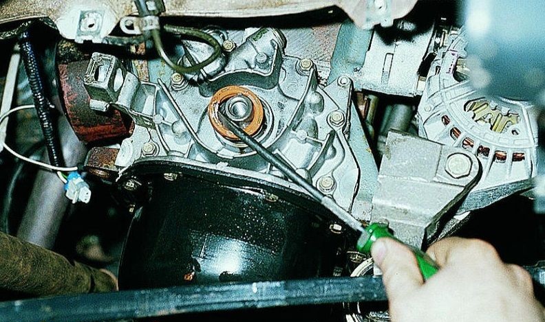Снятие переднего сальника коленчатого вала двигателя Лада Гранта (ВАЗ 2190)