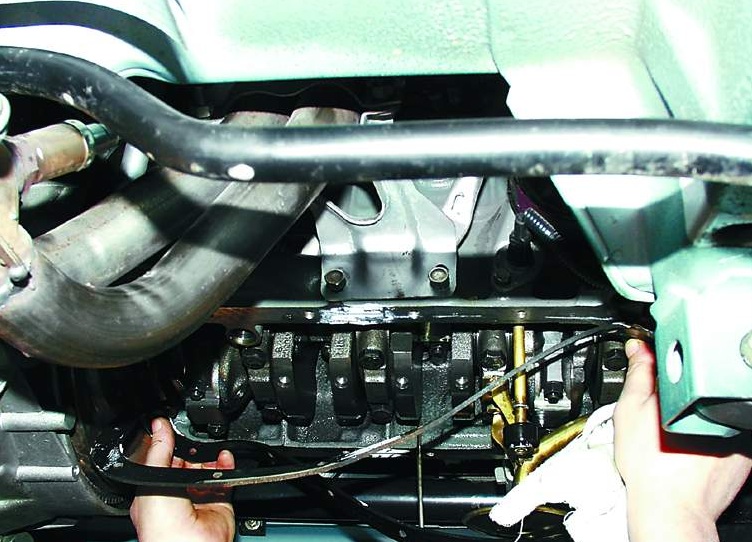 Снятие прокладки поддона картера двигателя Лада Гранта (ВАЗ 2190)
