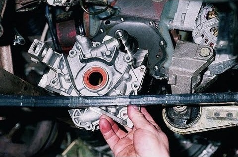 Снятие масляного насоса из двигателя Лада Гранта (ВАЗ 2190)