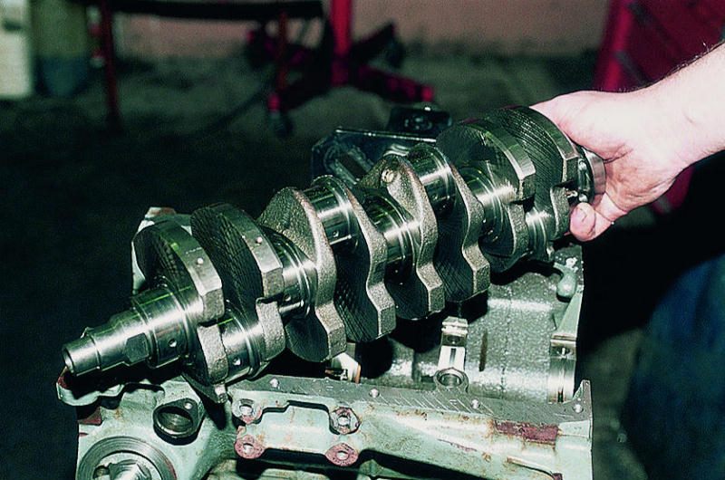 Снятие коленчатого вала из блока цилиндров двигателя Лада Гранта (ВАЗ 2190)