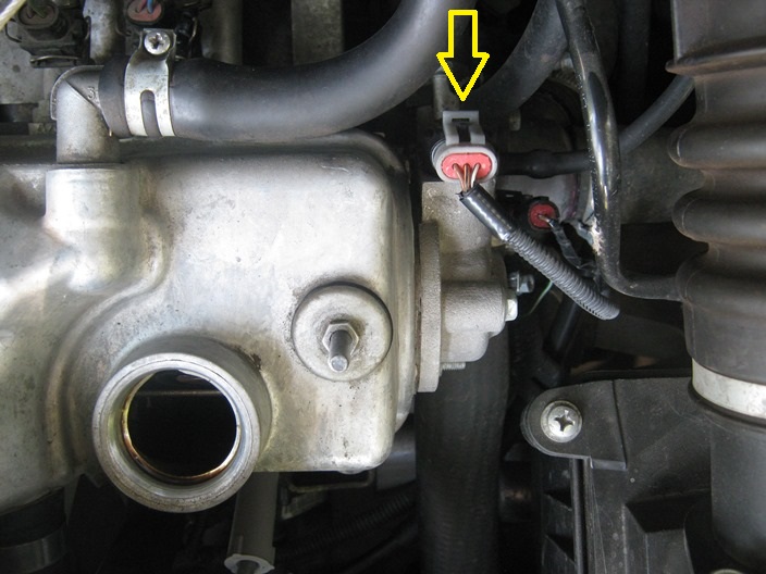 Размещение датчика положения распределительного вала 8-клапанного двигателя Лада Гранта (ВАЗ 2190)