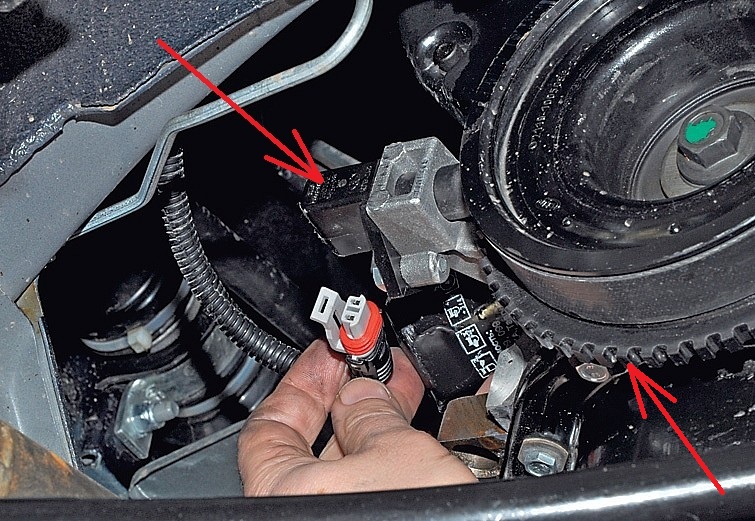 Размещение датчика положения коленчатого вала с задающим диском двигателя Лада Гранта (ВАЗ 2190)