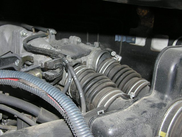 Входной патрубок воздушного фильтра двигателя 1MZ-FE Toyota Camry 