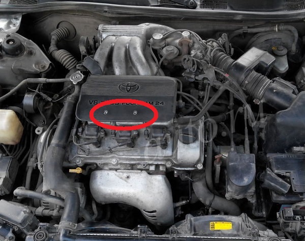 Верхняя крышка двигателя Toyota Camry 