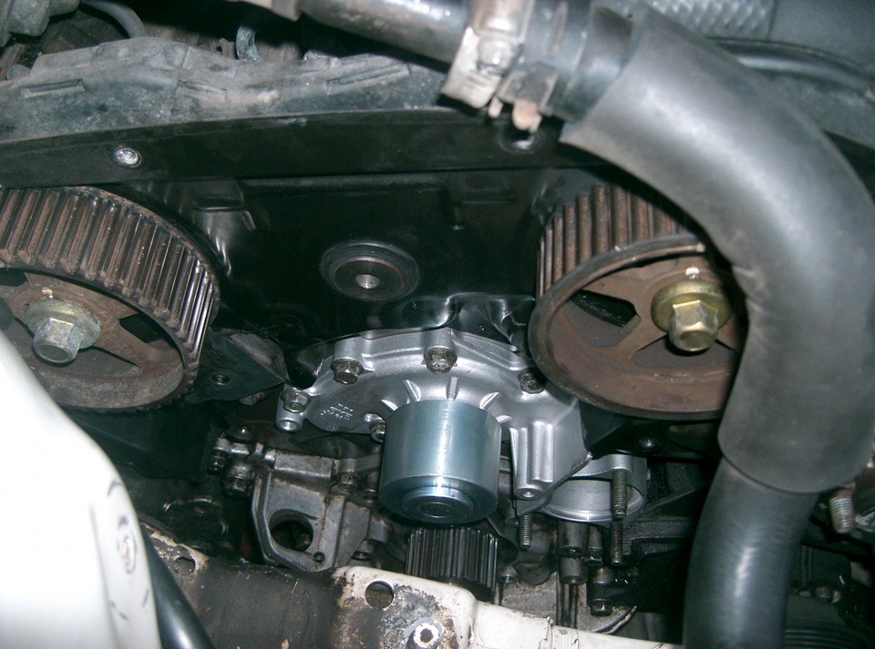 Установленный насос охлаждающей жидкости Toyota Camry 