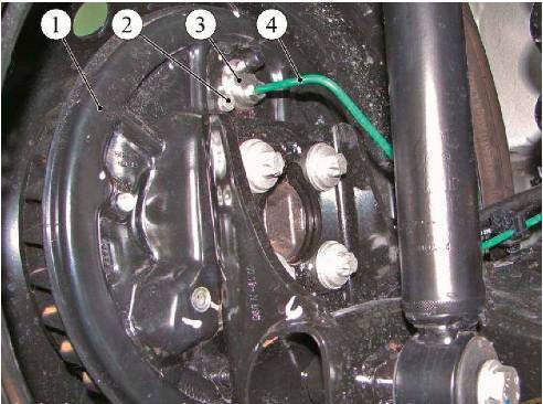 Элементы заднего тормозного механизма с внутренней стороны Lada Largus