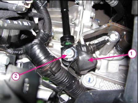 Размещение деталей тяги привода переключения передач КПП JH3 Lada Largus