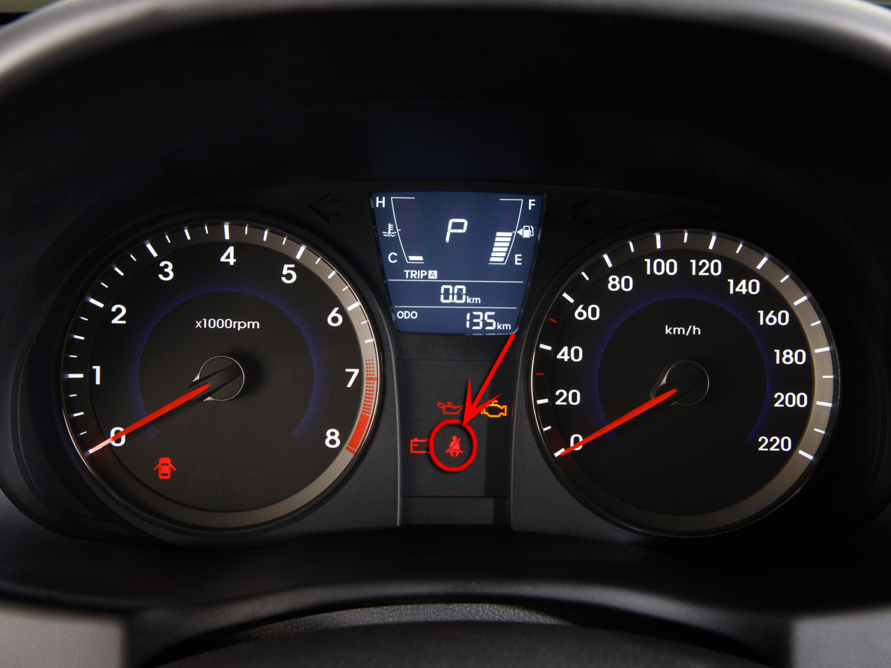 Индикатор не пристегнутого ремня безопасности в комбинации приборов на автомобиле Hyundai Solaris 2010-2016