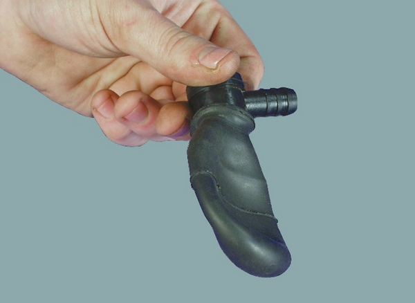 Проверка грушей обратного клапана вакуумного усилителя ВАЗ 2190 2191 Lada Granta