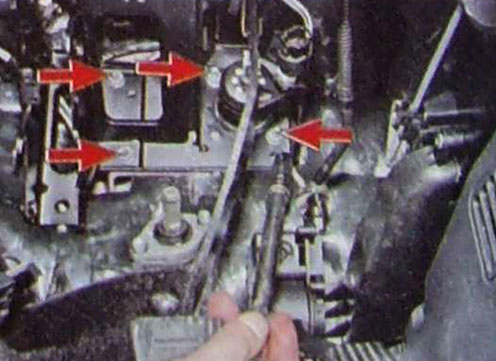 Гайки крепления кронштейна педального узла к щиту передка ВАЗ 2190 2191 Lada Granta