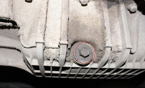Пробка сливного отверстия масляного картера двигателя Ford Focus 2