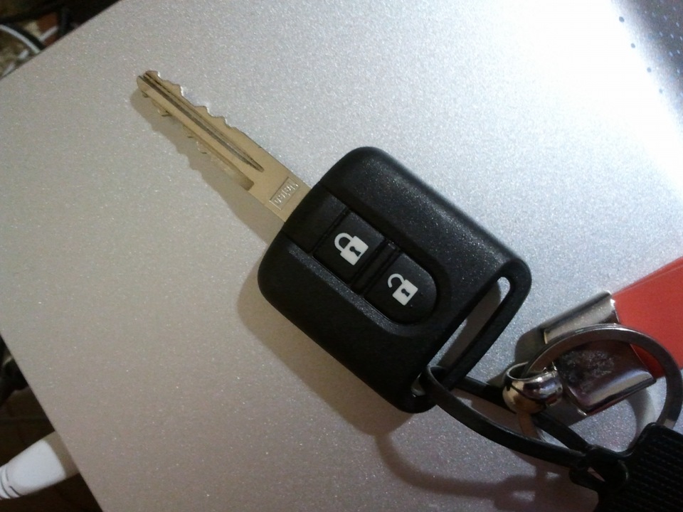 Штатный ключ Nissan Primera
