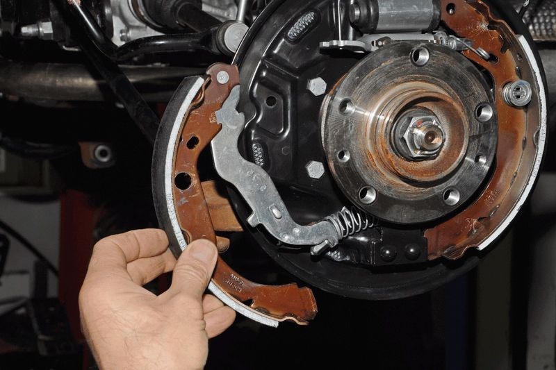 Отведение от тормозного щита заднего тормозного механизма задней тормозной колодки Renault Duster
