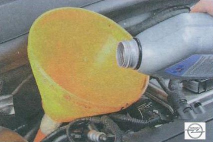 Доливание рабочей жидкости в гидроусилитель руля Opel Astra
