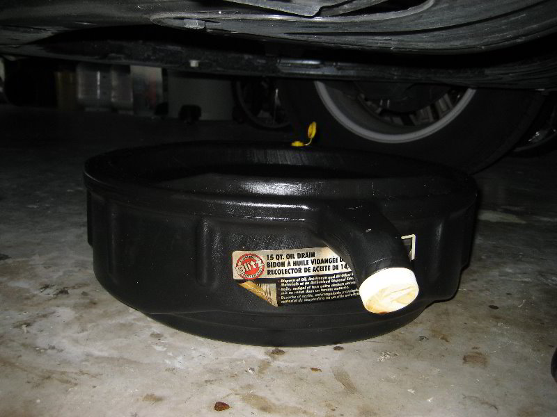 Емкость для замены масла двигателя на Hyundai Santa Fe CM 2006-2012