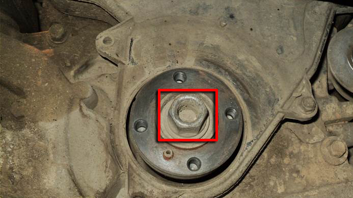 Крутить коленвал для установки ВМТ на Hyundai Santa Fe CM 2006-2012