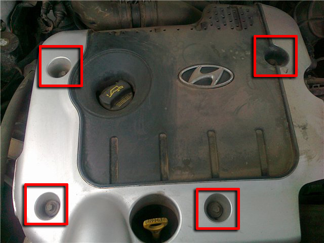 Открутить кожух двигателя на Hyundai Santa Fe CM 2006-2012