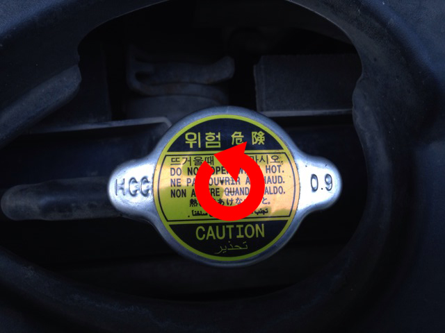 Открутить пробку радиатора на Hyundai Santa Fe CM 2006-2012