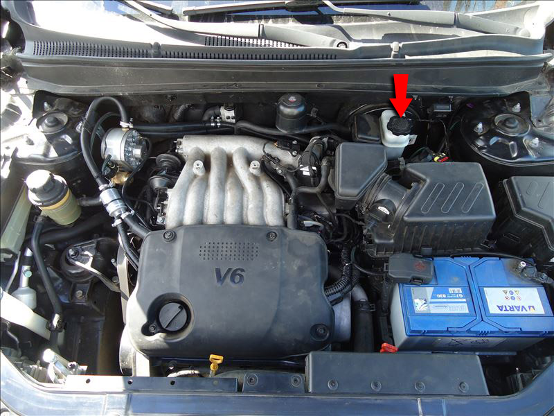 Крышка бачка тормозной жидкости на Hyundai Santa Fe CM 2006-2012