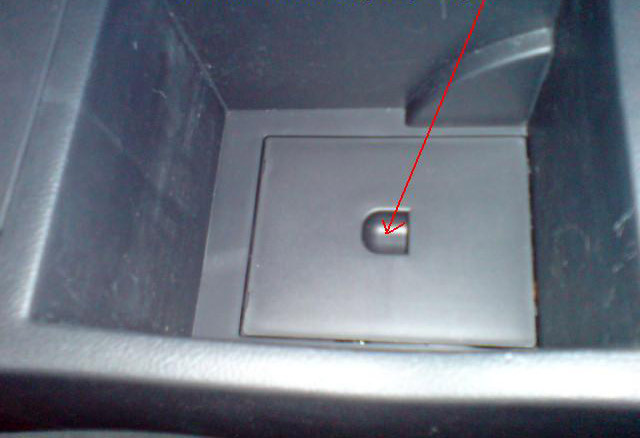Пластиковая крышка подлокотника на Hyundai Santa Fe CM 2006-2012