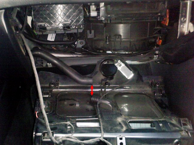 Совпадение воздушных трубок при сборке системы вентиляции Volkswagen Passat B6 2005-2010 