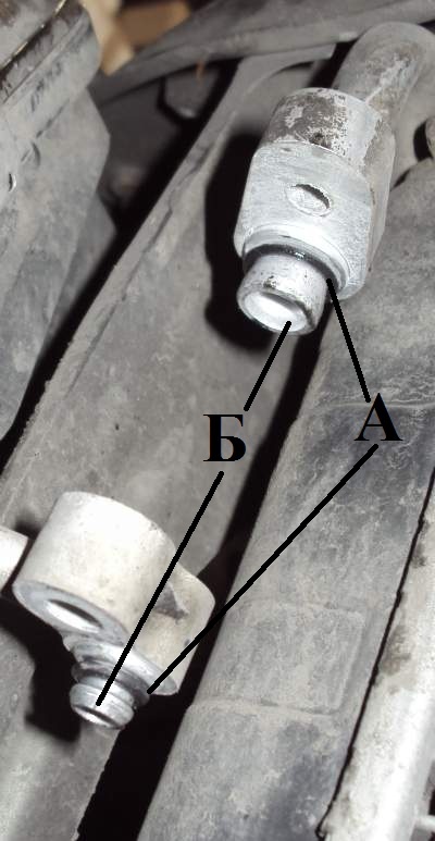 Установленное уплотнительное кольцо на фитинге трубки системы кондиционирования Лада Гранта (ВАЗ 2190)