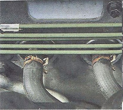 Шланги соединяющие систему охлаждения с радиатором отопителя и дроссельным узлом Nissan Primera