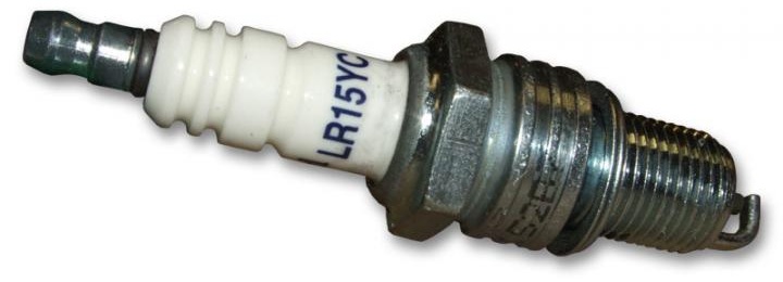 Свеча зажигания LR15YC-1 для 8-клапанного двигателя Лада Гранта (ВАЗ 2190)